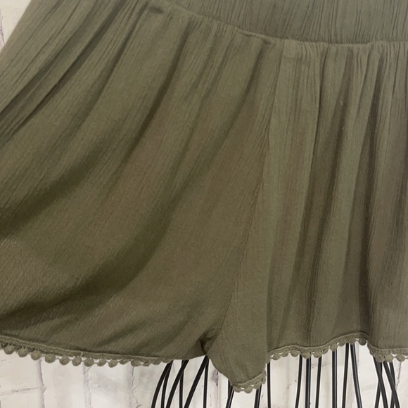 Ambiance Boho Festival Shorts Pompom Trim Olive Green Gauzy Rayon Overlapping - Picture 6 of 10